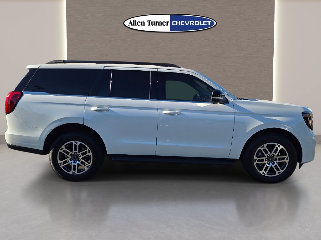 Used 2026 Ford Expedition Active RWD image 5