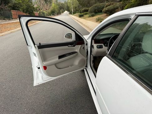 Used 2011 Chevrolet Impala LT image 11