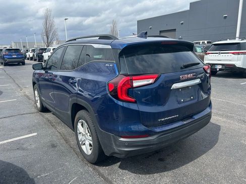 Used 2022 GMC Terrain SLE w/ Driver Convenience Package image 4