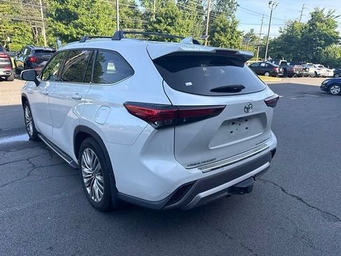 Used 2024 Toyota Highlander Platinum AWD/4WD image 5