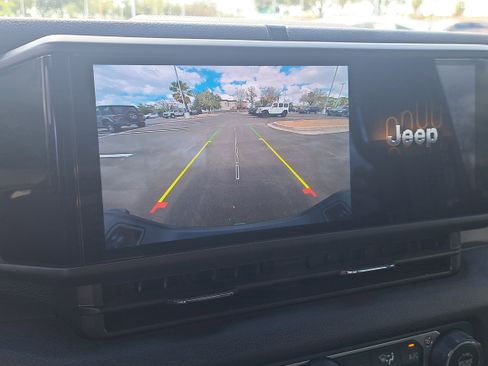 Used 2025 Jeep Gladiator Sport image 46