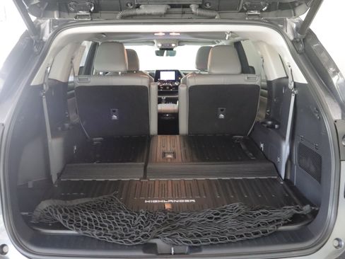 Used 2023 Toyota Highlander XLE AWD/4WD image 21