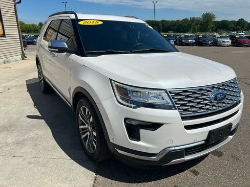 Used 2018 Ford Explorer Platinum AWD/4WD image 3