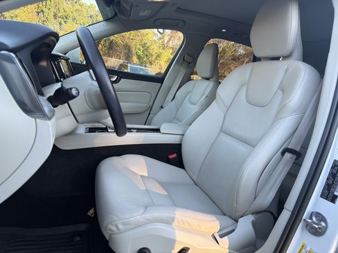 Certified 2023 Volvo XC60 B5 Plus w/ Climate Package image 16