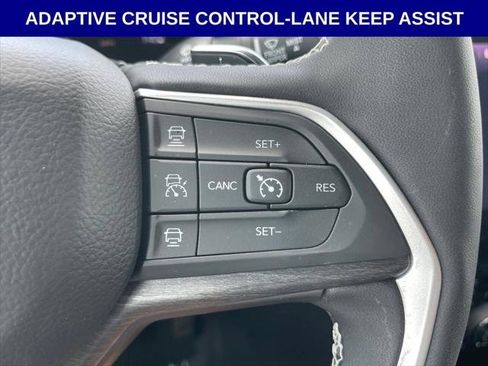 Certified 2025 Jeep Grand Cherokee Limited w/ Luxury Tech Group II AWD/4WD image 15