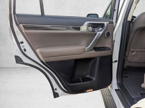 Used 2023 Lexus GX 460 Premium image 14