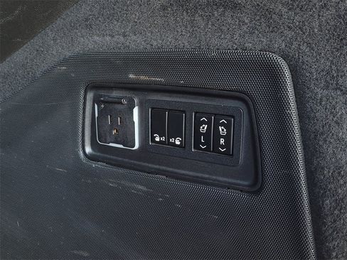 Used 2021 Cadillac Escalade ESV Premium Luxury Platinum w/ Heavy-Duty Trailer Package image 39