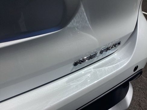 Used 2024 Toyota Highlander XSE AWD/4WD image 16
