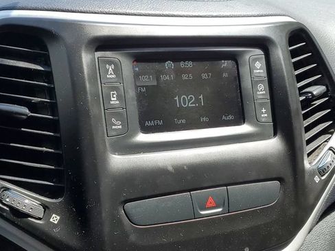 Used 2015 Jeep Cherokee Latitude AWD/4WD image 13