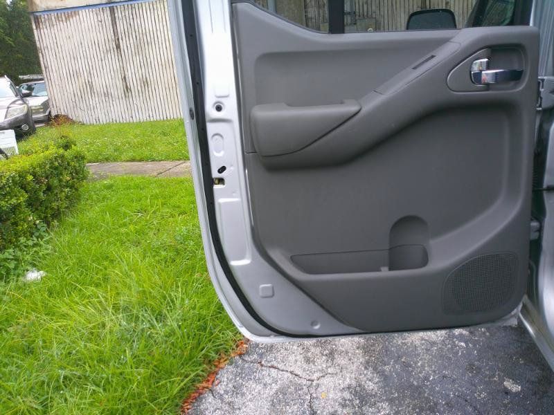 Used 2015 Nissan Frontier SV w/ SV Value Truck Package RWD image 24