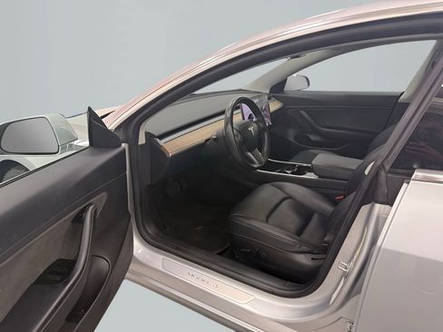 Used 2018 Tesla Model 3 Long Range RWD image 9