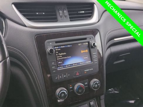 Used 2015 Chevrolet Traverse LT image 36