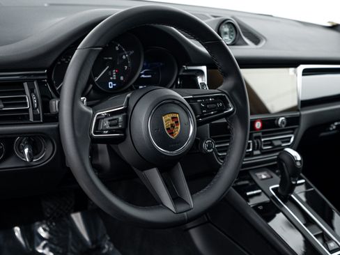 Certified 2026 Porsche Macan image 17