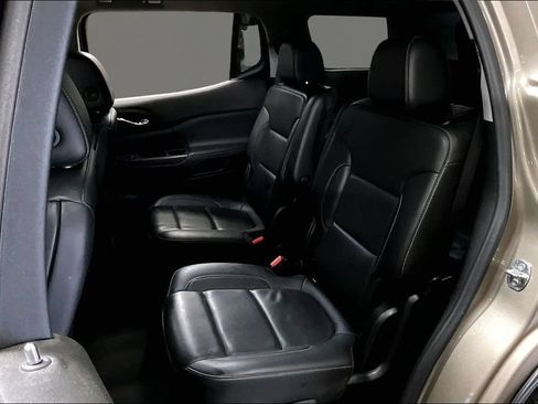 Certified 2023 GMC Acadia SLT AWD/4WD image 20