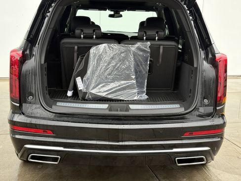Certified 2024 Cadillac XT6 Luxury w/ LPO, Floor Liner Package AWD/4WD image 9