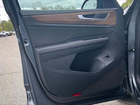 Certified 2025 Volkswagen Atlas SE AWD/4WD image 9