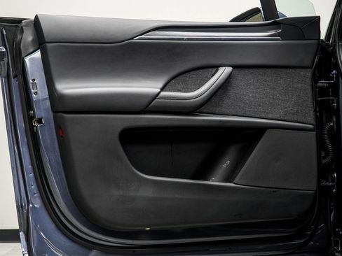 Used 2022 Tesla Model X image 31