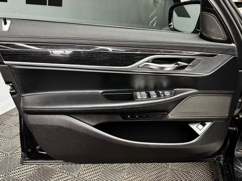Used 2022 BMW 740i RWD image 38
