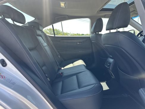 Used 2016 Lexus ES 350 w/ Premium Package w/Wood Trim FWD image 15