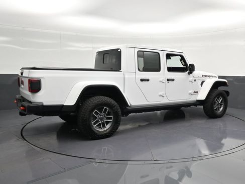 Used 2025 Jeep Gladiator Mojave w/ Convenience Group AWD/4WD image 3
