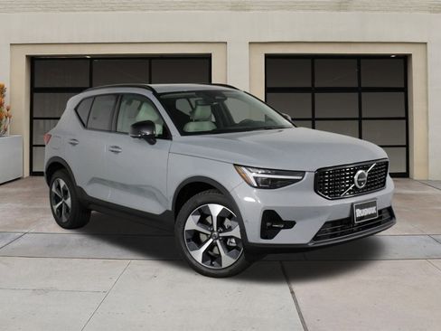 New 2026 Volvo XC40 B5 Plus w/ Protection Package Premier AWD/4WD image 19