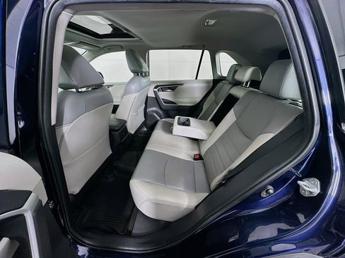 Used 2021 Toyota RAV4 XLE Premium image 27