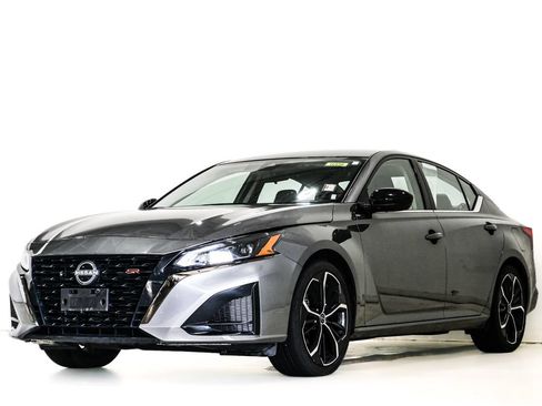 Used 2024 Nissan Altima 2.5 SR FWD image 3