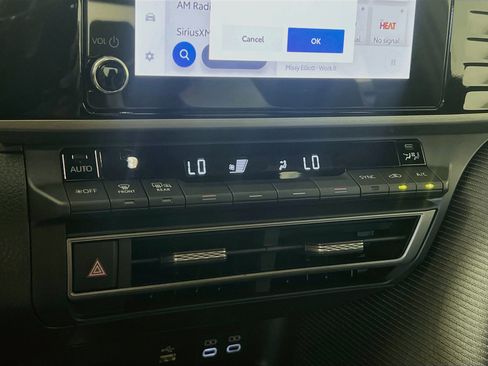 Used 2025 Toyota Camry SE FWD image 26