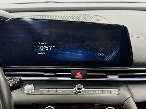 Used 2025 Hyundai Elantra SEL FWD image 21