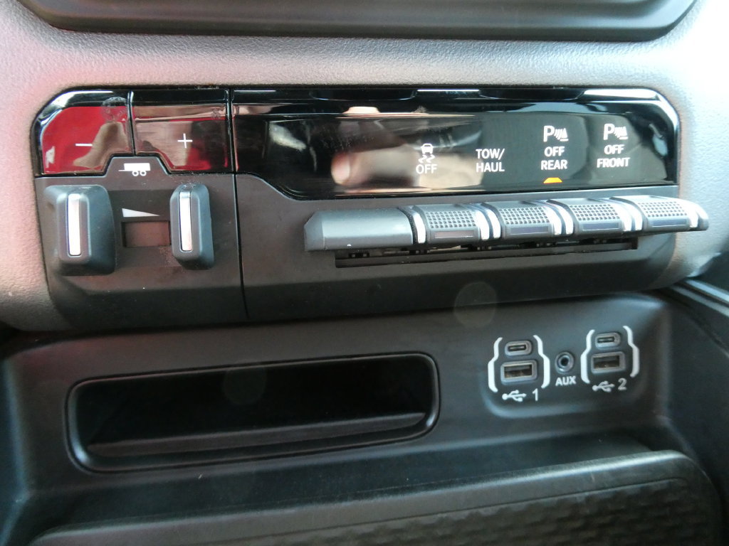 Used 2020 RAM 1500 Big Horn AWD/4WD image 26