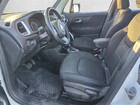 Used 2018 Jeep Renegade Latitude w/ Cold Weather Group image 9