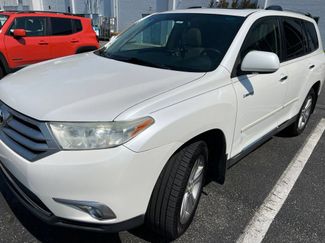 Used 2012 Toyota Highlander Limited w/ Tow Pkg AWD/4WD video 1