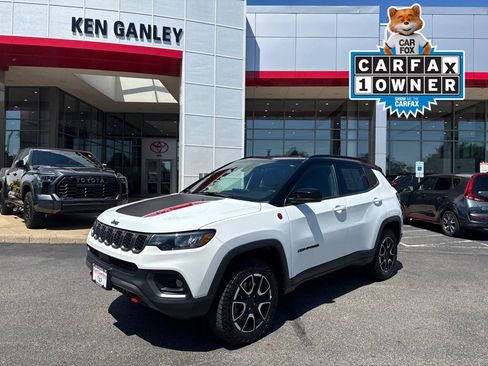 Used 2025 Jeep Compass Trailhawk AWD/4WD image 1