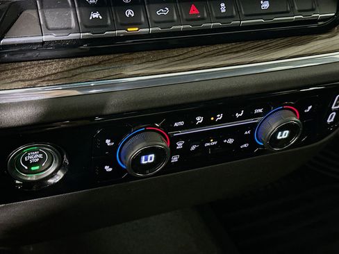 Used 2023 Chevrolet Silverado 1500 LT image 24