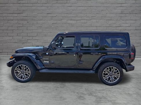 Used 2023 Jeep Wrangler Unlimited Sahara w/ Cold Weather Group AWD/4WD image 7