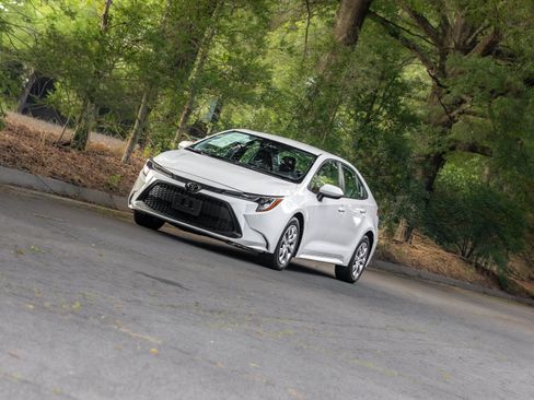 Used 2021 Toyota Corolla LE FWD image 46