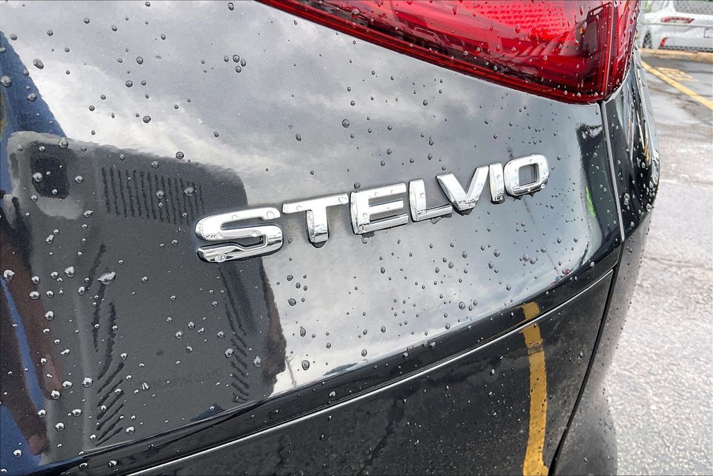 Used 2018 Alfa Romeo Stelvio Ti AWD/4WD image 7