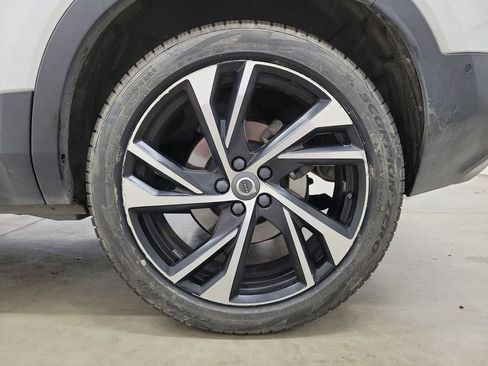 Used 2019 Volvo XC40 T5 R-Design image 12