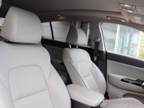 Certified 2022 Kia Sportage EX w/ EX Technology Package image 15