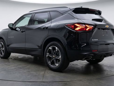Used 2025 Chevrolet Blazer LT FWD image 6