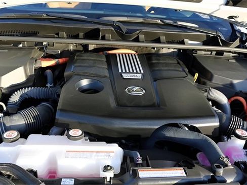 Used 2025 Lexus LX 700h Luxury image 9