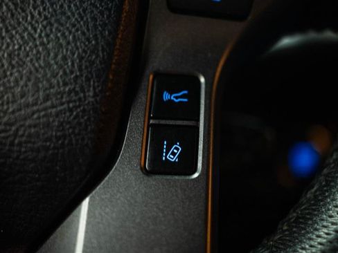 Used 2020 Toyota Tacoma TRD Off-Road AWD/4WD image 19