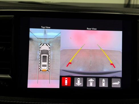 Used 2022 Chrysler Pacifica Touring-L w/ Uconnect Theater Family Group image 15