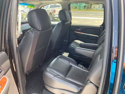 Used 2013 Chevrolet Suburban LTZ RWD image 16