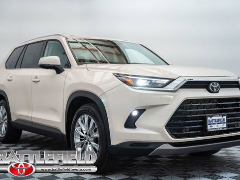 Used 2024 Toyota Grand Highlander AWD image 1