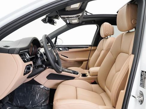 Used 2025 Porsche Macan image 6