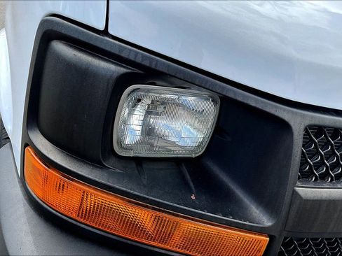 Used 2017 Chevrolet Express 2500 RWD image 33