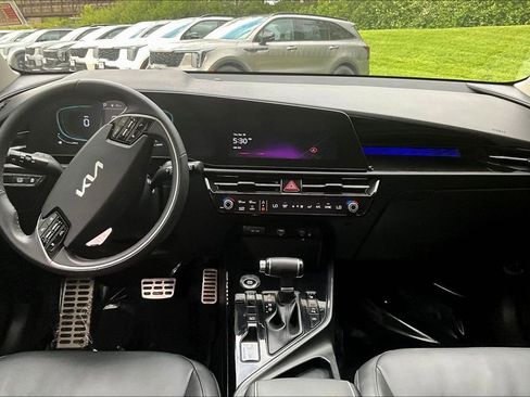 Certified 2024 Kia Niro EX Touring FWD image 4