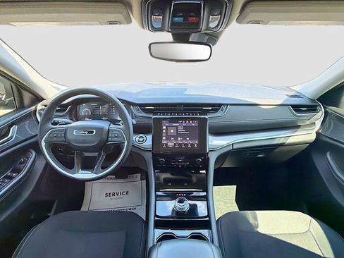 Used 2023 Jeep Grand Cherokee L Laredo image 15