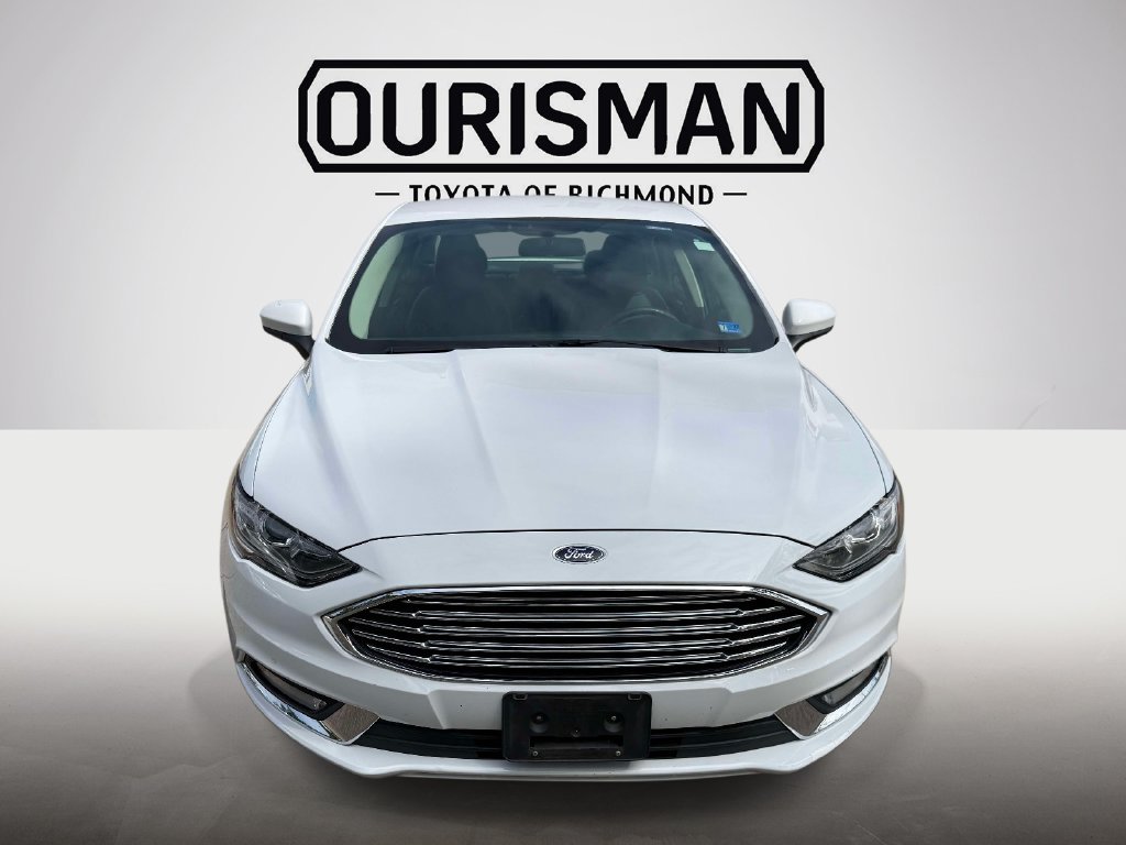 Used 2018 Ford Fusion SE w/ Equipment Group 201A FWD image 2